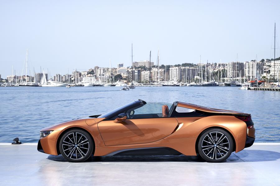  BMW i8 Roadster (I15) 2018 года  (WW) (фото 192 из 198)